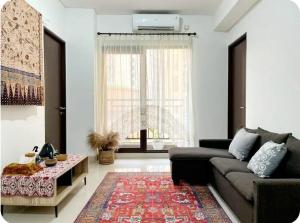 Posezení v ubytování Apt Transpark Cibubur 2 BR With Wi-Fi & Pool