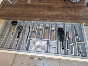 a drawer filled with utensils in a kitchen at Komfortabel und Ideal für Frankfurt und Umgebung in Mörfelden-Walldorf