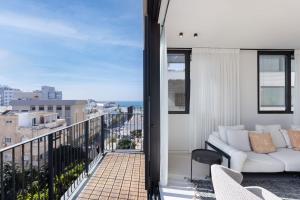 High Living Sea View by Five Stay