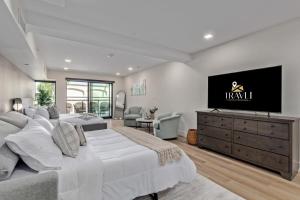 a bedroom with a large bed and a tv on the wall at LUX at Craftsman - Heart of Old Town Studio 1 in Scottsdale