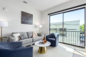 Χώρος καθιστικού στο The LUX at Craftsman - Old Town Penthouse 2