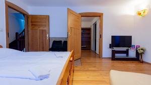 a bedroom with a bed and a flat screen tv at VacationClub - Cicha 8 Apartament 2 in Polanica-Zdrój