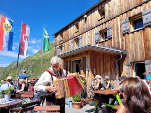 Hostia v ubytovaní Haus Richard Falch - Inklusive kostenloser Premium-Sommerkarte