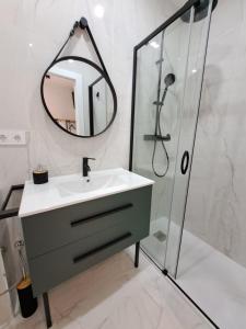 a bathroom with a sink and a mirror at VIVAL RASTRO DELUXE in Úbeda