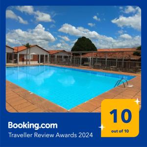 a large swimming pool at a hotel at Pousada Recanto Paraíso Família in Caldas Novas