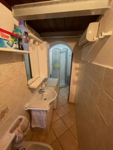 A bathroom at La Fortezza