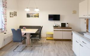 Kuchyň nebo kuchyňský kout v ubytování Ferienwohnung Eichler