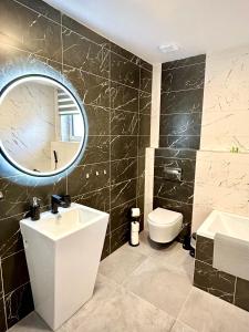 A bathroom at Apartmány PREMIUM se soukromým parkováním
