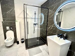 A bathroom at Apartmány PREMIUM se soukromým parkováním