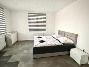 A bed or beds in a room at Apartmány PREMIUM se soukromým parkováním