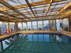 Swimmingpoolen hos eller tæt på Santorini
