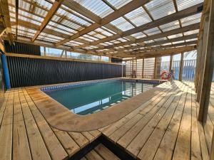 Swimmingpoolen hos eller tæt på Santorini