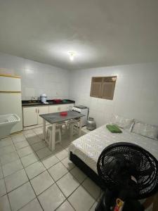 a kitchen with a bed and a table in a room at Espaço Completo, bem localizado! in João Pessoa