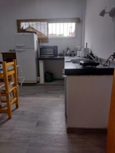 a kitchen with a counter top and a refrigerator at Monoambiente Villa Crespo in Buenos Aires