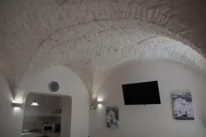 a room with a ceiling with a tv on it at Conte Ugolino 71 in Martina Franca