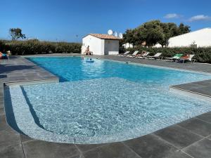 Πισίνα στο ή κοντά στο Bonifacio 5 minutes du port et plage - clim & piscine +9 φωτογραφίες
