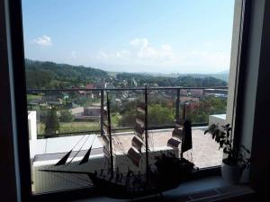 balcón con vistas a la ciudad en Bungalov s najkrajším výhľadom, en Spišský Hrhov