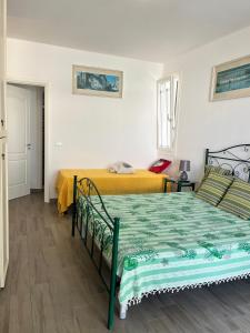 1 Schlafzimmer mit 2 Betten in einem Zimmer in der Unterkunft Casa Giulia in Marina di Leuca