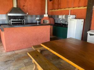A cozinha ou cozinha compacta de Condo-Resort Juquehy, 4 quartos