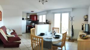 Kuchyňa alebo kuchynka v ubytovaní Appartement avec une belle vue sur Palalda + 18 fotografií