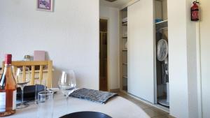 Nápoje v ubytovaní Appartement avec une belle vue sur Palalda