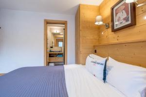 a bedroom with a bed and a bathroom at Chalet Caméline in Les Contamines-Montjoie