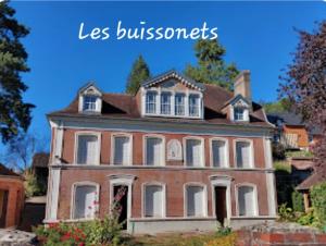 an image of a house with the words les businesses at Appartement hyper centre, cathédrale, fibre in Lisieux