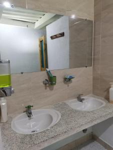 Un baño de POSADA KAUAI