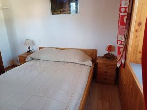Łóżko lub łóżka w pokoju w obiekcie chalet Mont-Blanc