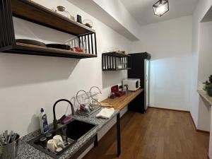 Kuchyň nebo kuchyňský kout v ubytování One Day Hotel