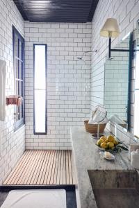 a bathroom with a counter with a sink and a window at Hotel Garz&oacute;n in Garz&oacute;n