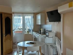 a small kitchen with a table and a table and chairs at Venta City Apartment in Venta
