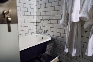 A bathroom at Hotel Garzón