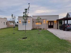 a small tree in the yard of a house at Casafresnos Costa Esmeralda Pinamar in Pinamar