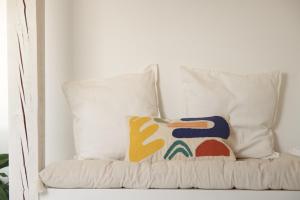 a white couch with two pillows on it at Studio-Loft Siebengebirge Westerwald in Erpel