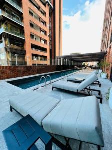 สระว่ายน้ำที่อยู่ใกล้ ๆ หรือใน Apartamento 2 Habitaciones, Edificio Airali, Zona 10, Napoles
