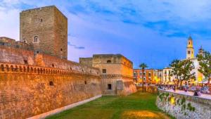 vistas a las murallas de un castillo en maison27, en Bari