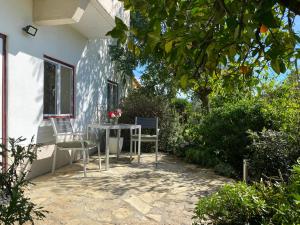 a patio with a table and chairs in a yard at Quinta da Cerejeira in Ferreira do Zêzere