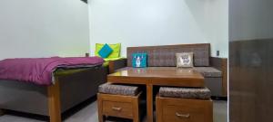 a dorm room with a desk and a bed at Sumptuous 1BHk Couple friendly in Lucknow