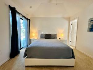 a bedroom with a large bed with two night stands at Villa with Pool in Gated 18-hole Golf Community with self-checkin after 4pm in Davenport +43 photos