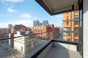 En balkong eller terrasse på Doki - Montownia View by Grand Apartments