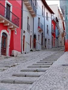 a cobblestone street in a city with buildings at Maison Costa Masciarelli in LʼAquila