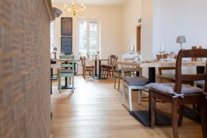 Ein Restaurant oder anderes Speiselokal in der Unterkunft Li Ter Hôtel 