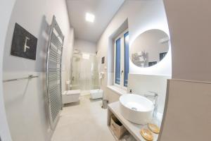 Ένα μπάνιο στο Sophia Boutique Suites +68 φωτογραφίες
