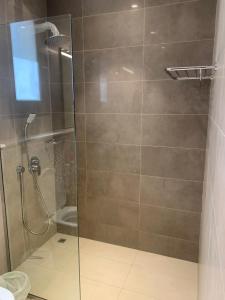 a shower with a glass door in a bathroom at إطلالة هوانا in Ma‘mūrah +24 photos