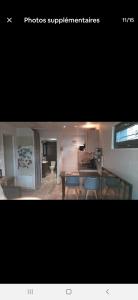 een foto van een keuken en een woonkamer bij Appartement F1 tout équipé de plein pied in Scey-en-Varais