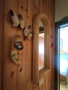 a wooden wall with a mirror and some stuffed animals at Appartamento Centrale in Sappada