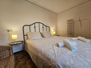 En eller flere senge i et værelse på 303A Casa Elisa Cudillero by R2R Consulting