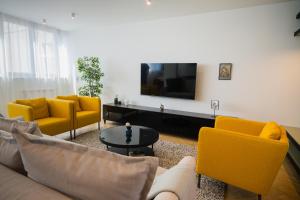 Sjónvarps- og/eða afþreyingartæki á Victor Nest Double Room Apartment