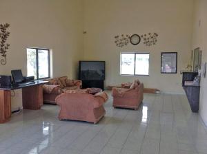 TV a/nebo společenská místnost v ubytování Relax Inn & Suites
